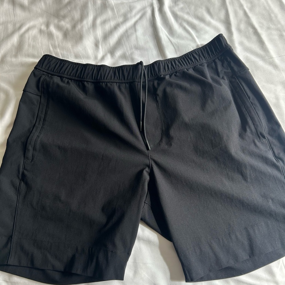 Vince Modern Pull On Jogger Short (black)